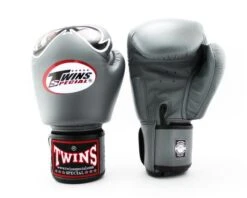 Twins "No Fear" Boxing Gloves - FBGVL3-25 - MMA Factory -Sports - Boxing 1640113c91f87dcab5e699fc8d300e70 1