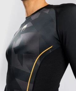 Venum Razor Rashguard - Long Sleeve - MMA Factory -Sports - Boxing 9 252fe 252ff 252fb 252f9efb075e43434f27cb83be97f9c63c10b927a291 rash ls razor black gold 07 84bf3c23 e997 4f18 bf5a 3bce9a96482a 1080x 2